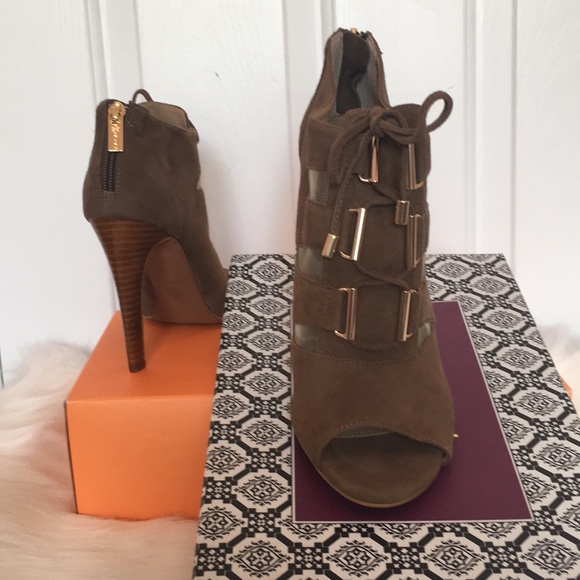 NIB ISOLA Brinly Nimbus Suede Bootie - Picture 5 of 9